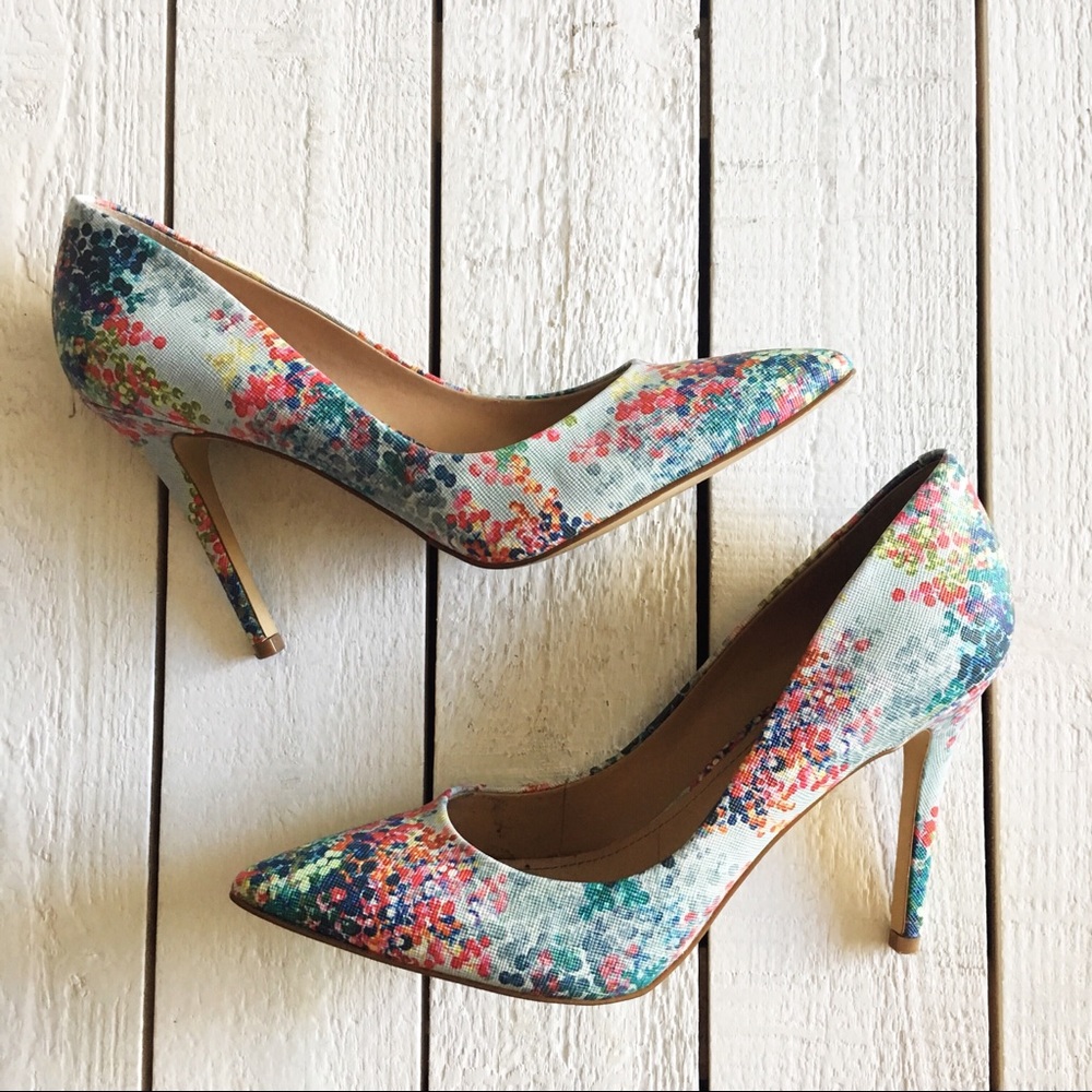 Charles David Blue Floral Classic Pumps